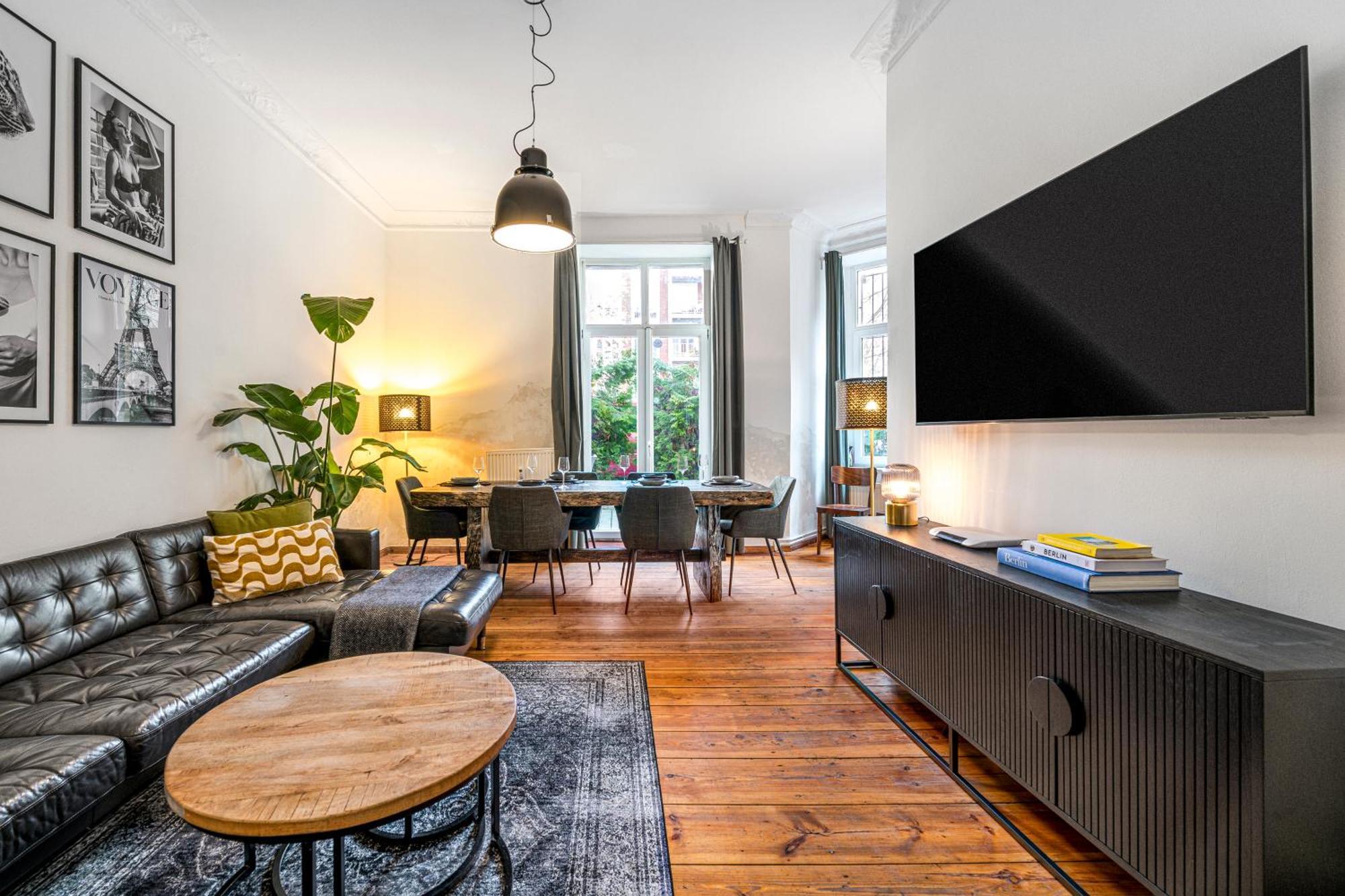 Theboediker Group & Family Apartment, 3 Bedroom 1 Living Room, 2 Bathrooms, Ideal For Bigger Groups Of 4 -9 Guests — Photos 1